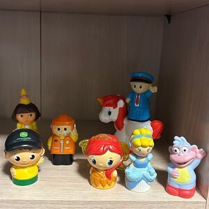 8 figurines Mega block